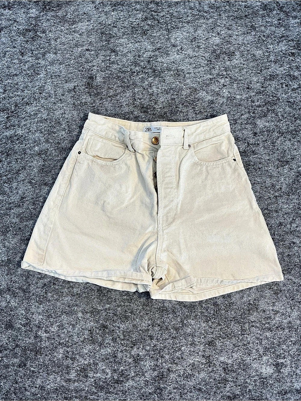 Zara High Rise Casual 90s Jean Shorts Cream Size 6